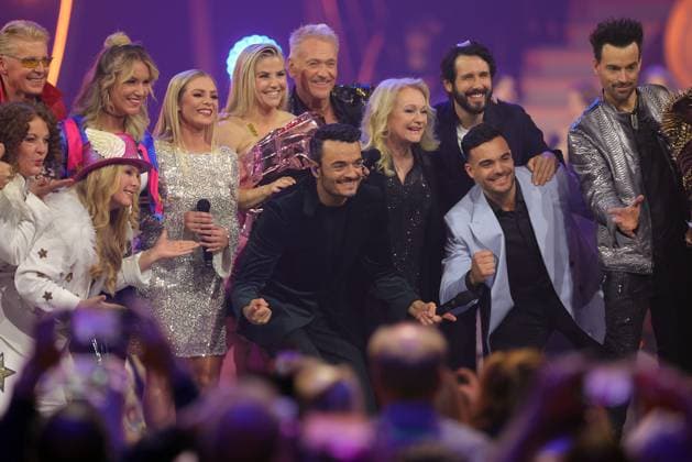 The Giovanni Zarrella Show We say thank you Giovanni Zarrella and his guests Markus, Sonia Liebing, Marina Marx, Beatrice Egli, Olaf Berger, Nicole, Josh Groban, Stefano Zarrella, Andreas Ehrlich pose for a group photo The Giovanni Zarrella Show ZDF Live broadcast from 22 11 2025 in the Baden Arena Offenburg under the motto We say th