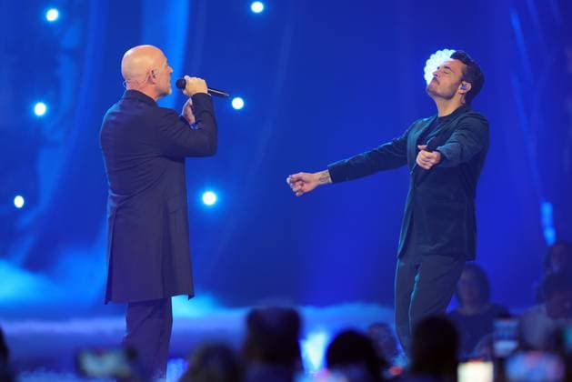 The Giovanni Zarrella Show Wir sagen Dankeschön Giovanni Zarrella and the Count singer of the German music group Unheilig sing a duet The Giovanni Zarrella Show ZDF Live broadcast from 22 11 2025 in the Baden Arena Offenburg under the motto Wir sagen Dankeschön Offenburg, Baden Württemberg, Germany