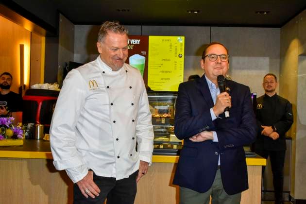 ABB Marcus Prünte Pruente MC Donald Chef Essen and Thomas Kufen Lord Mayor of the City of Essen at the reopening of the MC Donald branch Schnell Restaurant in Essen on 23 11 2025 NRW Germany