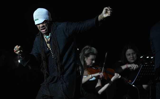 Russia Entertainment Andru Donalds Concert 9053074 23.11.2025 Jamaican musician and vocalist Andru Donalds performs during his concert, in Moscow, Russia. Mikhail Voskresenskiy Sputnik Moscow Russia  Copyright: xMikhailxVoskresenskiyx