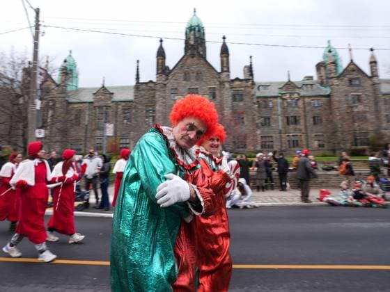 2025 Santa Claus Parade in Toronto TORONTO, CANADA - NOVEMBER 23 : Participants attend the 121st edition of the Santa Claus Parade in Toronto, Ontario on November 23, 2025. Mert Alper Dervis Anadolu Ontario Canada. Editorial use only. Please get in touch for any other usage.  Copyright: x2025xAnadoluxMertxAlperxDervisx