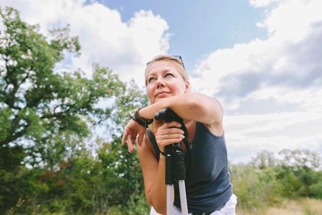 Woman pausing with eyes closed on hiking trail in nature model released, Symbolfoto, SIF01433