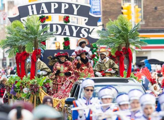 (251124) -- TORONTO, Nov. 24, 2025 -- A dressed-up band performs on a float during the 2025 Original Santa Claus Parade in Toronto, Canada, on Nov. 23, 2025. Featuring dozens of themed floats and marching bands, the annual parade was held here on Sunday. (Photo by Xinhua) CANADA-TORONTO-PARADE-CHRISTMAS ZouxZheng 