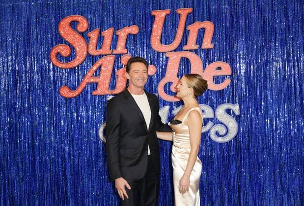 Hugh Jackman et Kate Hudson Première du film Sur un Air de Blues Song Sung Blue au Grand Rex à Paris le 23 novembre 2025 Coadic Guirec Bestimage Premiere of the film Sur un Air de Blues Song Sung Blue at the Grand Rex in Paris on November 23, 2025 Paris France  Copyright: xCOADICxGUIRECx xBESTIMAGExCOADICxGUIRECx xBESTIMAGEx