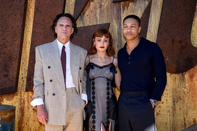 FALLOUT SEASON 2 LAUNCH, (L-R) Cast members Walton Goggins, Ella Purnell and Aaron Moten pose for a photograph on the red carpet for the Australian premiere of Fallout Season 2, in Sydney, Monday, November 24, 2025. ( NO ARCHIVING SYDNEY NEW SOUTH WALES AUSTRALIA  Copyright: xBIANCAxDExMARCHIx 20251124185846128528