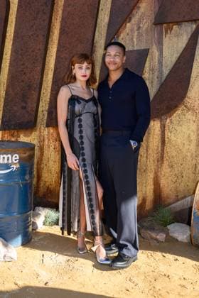 FALLOUT SEASON 2 LAUNCH, Cast members Ella Purnell (left), and Aaron Moten pose for a photograph on the red carpet for the Australian premiere of Fallout Season 2, in Sydney, Monday, November 24, 2025. ( NO ARCHIVING SYDNEY NEW SOUTH WALES AUSTRALIA  Copyright: xBIANCAxDExMARCHIx 20251124188911387093