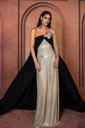 Celebs Attend Inaugural Franca Fund Gala - Doha Zeyne arrives to the Franca Fund Gala at the Museum of Islamic Art, in Doha, Qatar, on November 23, 2025. Photo by Balkis Press ABACAPRESS.COM Doha United Arab Emirates  Copyright: xBalkisxPress ABACAx