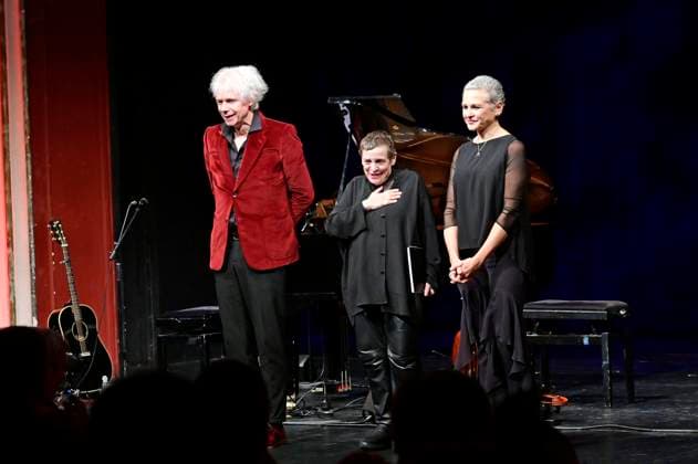 Katharina Thalbach and The Beauty of Gemina Acoustic at the musical stage reading Schatten über dem Nichts at the Gerhart Hauptmann Theater Görlitz, 23 11 2025 Foto:xM.xWehnertx xFuturexImagex thalbach_5114