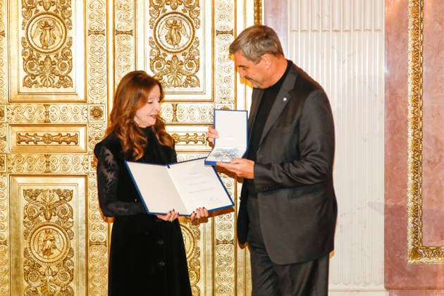 Singer Vicky Leandros receives the Bavarian Order of Merit in Munich Munich, 24 11 2025 Singer Vicky Leandros receives the Bavarian Order of Merit in Munich from Dr. Marcus Söder Bavaria Copyright: xMatthiasxGränzdörferx
