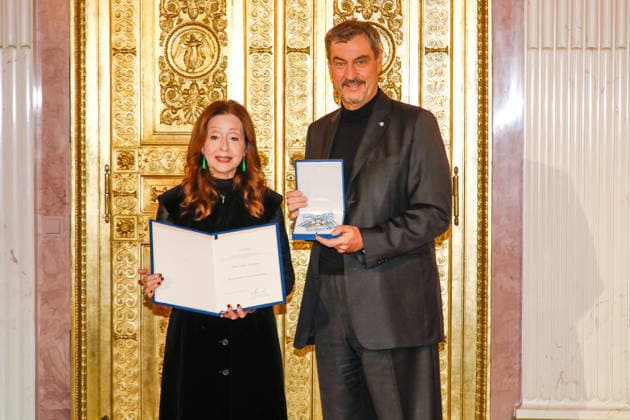 Singer Vicky Leandros receives the Bavarian Order of Merit in Munich Munich, 24 11 2025 Singer Vicky Leandros receives the Bavarian Order of Merit in Munich from Dr. Marcus Söder Bavaria Copyright: xMatthiasxGränzdörferx