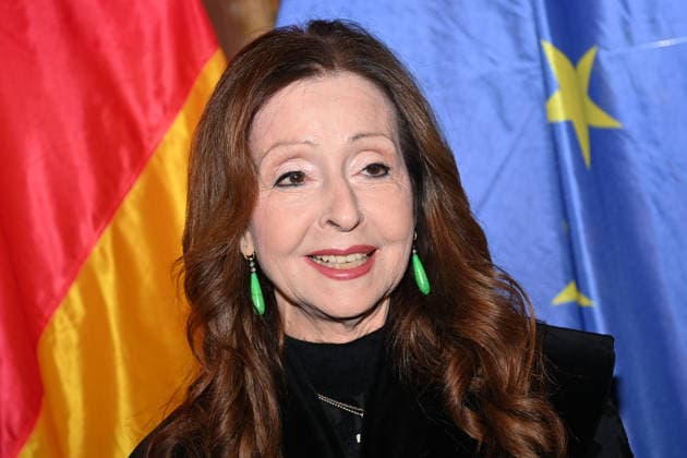 Vicky LEANDROS Saengerin, single picture, cropped single motif, portrait, portrait, portrait receives the Bavarian Order of Merit from Markus SOEDER Minister President of Bavaria and CSU Chairman at the Bavarian Order of Merit Award Ceremony in the Prinz Carl Palais in Munich on 24 11 2025