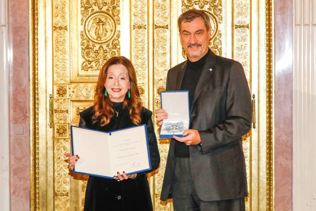 Singer Vicky Leandros receives the Bavarian Order of Merit in Munich Munich, 24 11 2025 Singer Vicky Leandros receives the Bavarian Order of Merit in Munich from Dr. Marcus Söder Bavaria Copyright: xMatthiasxGränzdörferx