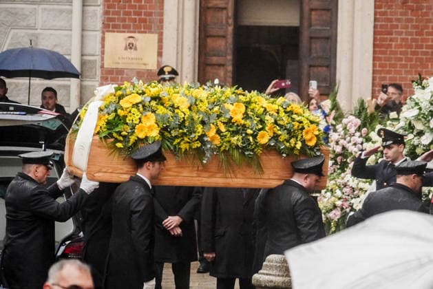 Milan, Ornella Vanoni s funeral in the church of San Marco in the Brera district. In the photo: the arrival of the coffin.  Copyright: xEmanuelexRobertoxDexCarlix xipa-agency.netx xPoolxEmanuelexDexCarlixexFrancesx IPA_Agency_IPA68333934