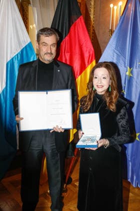 Singer Vicky Leandros receives the Bavarian Order of Merit in Munich Munich, 24 11 2025 Singer Vicky Leandros receives the Bavarian Order of Merit in Munich from Dr. Marcus Söder Bavaria Copyright: xMatthiasxGränzdörferx