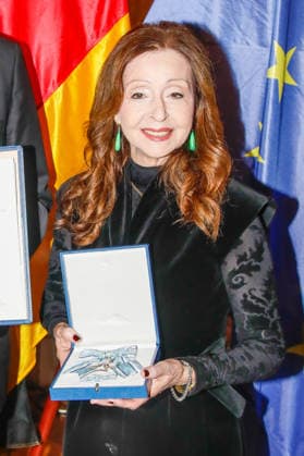 Singer Vicky Leandros receives the Bavarian Order of Merit in Munich Munich, 24 11 2025 Singer Vicky Leandros receives the Bavarian Order of Merit in Munich from Dr. Marcus Söder Bavaria Copyright: xMatthiasxGränzdörferx