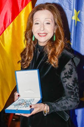 Singer Vicky Leandros receives the Bavarian Order of Merit in Munich Munich, 24 11 2025 Singer Vicky Leandros at the award ceremony for Vicky Leandros for the Bavarian Order of Merit in Munich Gränzdörfer Bayern Copyright: xMatthiasxGränzdörferx