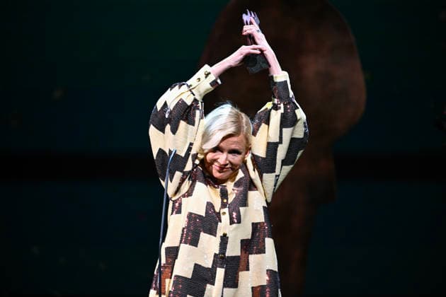 STOCKHOLM, SWEDEN 20251124 Bea Uusma accepts the Swedish Non-Fiction Book of the Year award for her book Vitön when the August Prize is awarded during a gala at Dramaten STOCKHOLM SWEDEN x10430x  Copyright: xChristinexOlsson TTx AUGUSTPRISET 2025 vszjF__YTJU