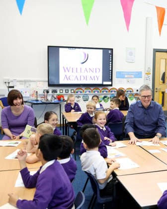 Prime Minister Keir Starmer visits Welland Academy 24 11 2025. Peterborough, United Kingdom. Prime Minister Keir Starmer and Education Secretary Bridget Phillipson visit Welland Academy to meet children who have benefitted from the governments free school meals initiative., Credit:Simon Dawson Avalon United Kingdom, Peterborough  Copyright: xSimonxDawsonx xAvalonx 1054401283