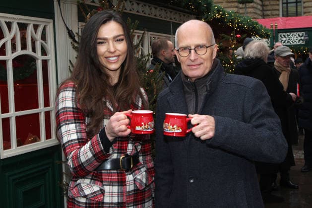 Lili Paul Roncalli and first mayor of Hamburg Peter Tschentscher during the Christmas Market Opening at Rathausmarkt on November 24, 2025 in Hamburg, Germany Roncalli Christmas Market Opening at Rathausmarkt in Hamburg, Germany