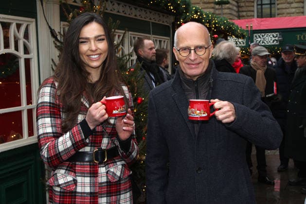 Lili Paul Roncalli and first mayor of Hamburg Peter Tschentscher during the Christmas Market Opening at Rathausmarkt on November 24, 2025 in Hamburg, Germany Roncalli Christmas Market Opening at Rathausmarkt in Hamburg, Germany