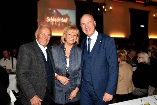 Guenther Margot Steinberg Gastronomes Wolfgang Krebs Cabaret artist Sigi Sommer Taler Prizewinner 2025 Munich 23 11 2025 Wirtshaus am Schlachthof Narrhalla Sigi Sommer Taler Art Cabaret Prize Award Ceremony 2025 Photo Bernd Lindenthaler Munich