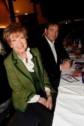 Carolin Reiber TV presenter a D Thomas Hock BR Production Manager Muenchen 23 11 2025 Wirtshaus am Schlachthof Narrhalla Sigi Sommer Taler Kunst Kabarettpreis Verleihung 2025 Photo Bernd Lindenthaler Muenchen