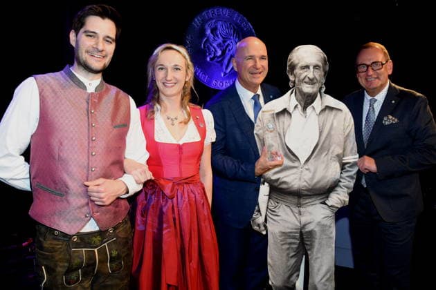 Narrhalla Prinzenpaar Stephan I Kuerten Samantha I Bigl Wolfgang Krebs Cabaret artist Sigi Sommer Taler Prize Winner 2025 Volker Heissmann Cabaret artist Laudator Munich 23 11 2025 Wirtshaus am Schlachthof Narrhalla Sigi Sommer Taler Art Cabaret Prize Award Ceremony 2025 Photo Bernd Lindenthaler Munich