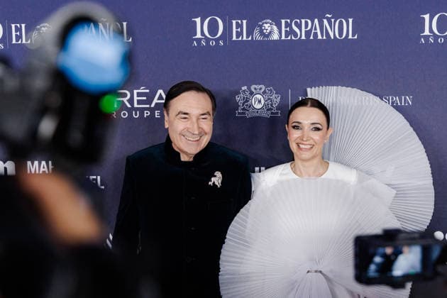 El Espanol organizes a gala to celebrate its tenth anniversary The director of the digital newspaper El Espanol , Pedro J Ramírez and the vice-president of the digital newspaper El Espanol, Cruz Sánchez De Lara, pose during the celebration of the 10th anniversary of El Espanol, at the Palacio de Cibeles, on November 24, 2025, in Madrid Spain The newspaper, chaired and directed by Pedro J Ramírez, commemorates its tenth anniversary with a gala attended by various political personalities to celebrate the newspapers trajectory 24 NOVEMBER 2025 EL ESPAÑOL X ANIVERSARIO DIARIO PERIODISMO COMUNICACIÓN Carlos Lujá Madrid Madrid Spain  Copyright: xCarlosxLujanx 7123492