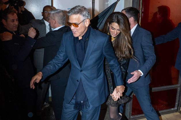 George Clooney and his wife Amal Alamuddin leaving the French premiere of the Netflix film Jay Kelly at the Christine Cinema Club in Paris, France, on November 24, 2025 Yoann Ouahcene Bestimage Celebs leaving the French premiere of the Netflix film Jay Kelly at the Christine Cinema Club in Paris, France, on November 24, 2025 Paris France  Copyright: xYoannxOuahcenex xBestimagexYoannxOuahcenex xBestimagex