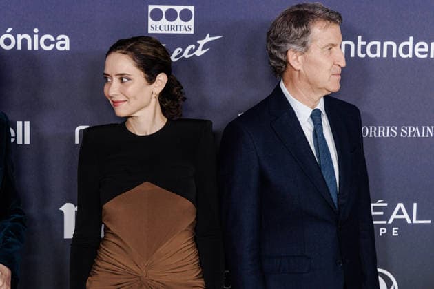 El Espanol organizes a gala to celebrate its tenth anniversary The president of the Community of Madrid, Isabel Díaz Ayuso, and the president of the Partido Popular, Alberto Núnez Feijóo pose during the celebration of the 10th anniversary of El Espanol, at the Palacio de Cibeles, on November 24, 2025, in Madrid Spain The newspaper, chaired and directed by Pedro J Ramírez, commemorates its tenth anniversary with a gala attended by various political personalities to celebrate the newspapers trajectory 24 NOVEMBER 2025 EL ESPAÑOL X ANIVERSARIO DIARIO PERIODISMO COMUNICACIÓN Carlos Lujá Madrid Madrid Spain  Copyright: xCarlosxLujanx 7123683