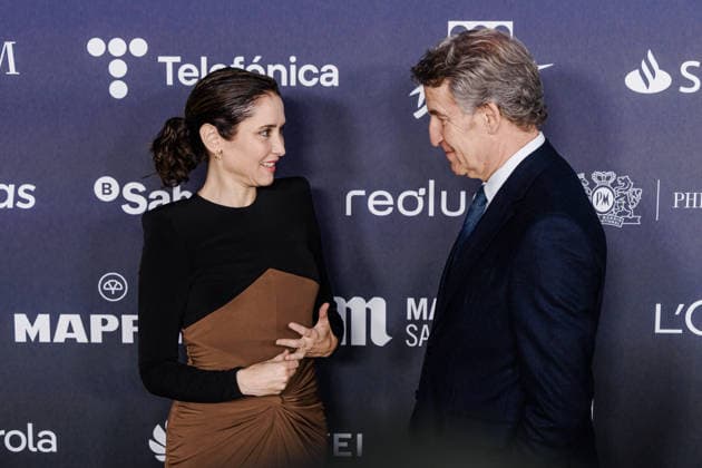 El Espanol organizes a gala to celebrate its tenth anniversary The president of the Community of Madrid, Isabel Díaz Ayuso, and the president of the Popular Party, Alberto Núnez Feijóo, pose during the celebration of the 10th anniversary of El Espanol, at the Palacio de Cibeles, on November 24, 2025, in Madrid Spain The newspaper, chaired and directed by Pedro J Ramírez, commemorates its tenth anniversary with a gala attended by various political personalities to celebrate the newspapers trajectory 24 NOVEMBER 2025 EL ESPAÑOL X ANIVERSARIO DIARIO PERIODISMO COMUNICACIÓN Carlos Lujá Madrid Madrid Spain Copyright: xCarlosxLujanx 7123686
