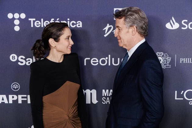 El Espanol organizes a gala to celebrate its tenth anniversary The president of the Community of Madrid, Isabel Díaz Ayuso, and the president of the Popular Party, Alberto Núnez Feijóo, pose during the celebration of the 10th anniversary of El Espanol, at the Palacio de Cibeles, on November 24, 2025, in Madrid Spain The newspaper, chaired and directed by Pedro J Ramírez, commemorates its tenth anniversary with a gala attended by various political personalities to celebrate the newspapers trajectory 24 NOVEMBER 2025 EL ESPAÑOL X ANIVERSARIO DIARIO PERIODISMO COMUNICACIÓN Carlos Lujá Madrid Madrid Spain Copyright: xCarlosxLujanx 7123688