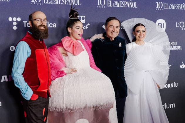 El Espanol organizes a gala to celebrate its tenth anniversary I D The children of Ághata Ruiz de la Prada the director of the digital newspaper El Espanol , Pedro J Ramírez and the vice-president of the digital newspaper El Espanol, Cruz Sánchez De Lara, pose during the celebration of the 10th anniversary of El Espanol, at the Palacio de Cibeles, on November 24, 2025, in Madrid Spain The newspaper, chaired and directed by Pedro J Ramírez, commemorates its tenth anniversary with a gala attended by various political personalities to celebrate the newspapers history 24 NOVEMBER 2025 EL ESPAÑOL X ANIVERSARIO DIARIO PERIODISMO COMUNICACIÓN Carlos Lujá Madrid Madrid Espana  Copyright: xCarlosxLujanx 7123882