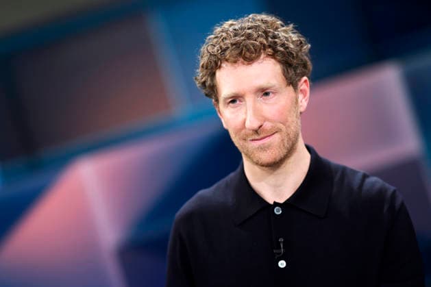 Presenter Louis Klamroth on the ARD talk show hart aber fair at the WDR studios in Cologne Cologne, 24 11 2025 NRW Germany Copyright: xChristophxHardtx
