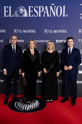 El Espanol organizes a gala to celebrate its tenth anniversary PP deputy Cuca Gamarra 2i poses during the celebration of the 10th anniversary of El Espanol, at the Palacio de Cibeles, on November 24, 2025, in Madrid Spain The newspaper, chaired and directed by Pedro J Ramírez, commemorates its tenth anniversary with a gala attended by various political personalities to celebrate the newspapers trajectory 24 NOVEMBER 2025 EL ESPAÑOL X ANIVERSARIO DIARIO PERIODISMO COMUNICACIÓN Carlos Lujá Madrid Madrid Spain  Copyright: xCarlosxLujanx 7123894