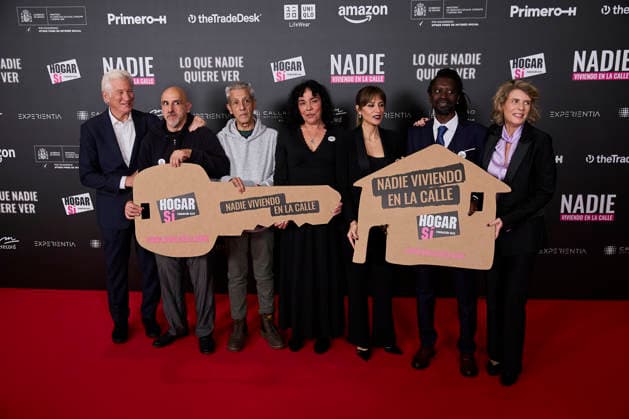 November 24, 2025, Madrid, Madrid, Spain: RICHARD GERE and ALEJANDRA GERE Lo Que Nadie Quiere Ver premiere Madrid Spain - ZUMAc260 20251124_zep_c260_028 Copyright: xMikexChicorrox