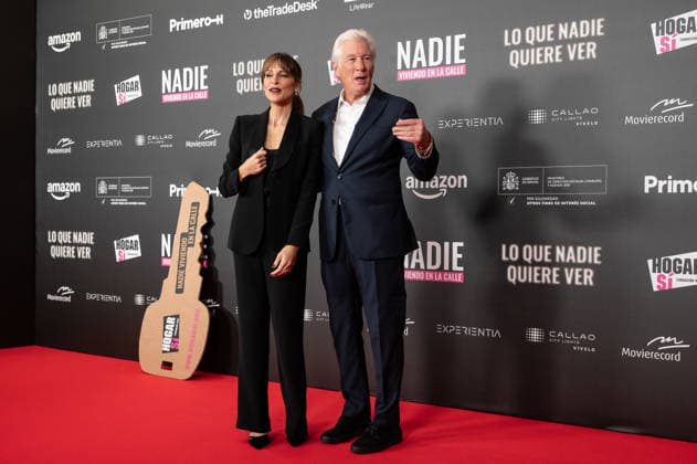 Lo Que Nadie Quiere Ver - Premiere in Madrid, Spain - 24 Nov 2025 Richard Gere and Alejandra Gere attend the Lo Que Nadie Quiere Ver premiere at the Callao cinema. Madrid Spain Copyright: xAtilanoxGarciax xSOPAxImagesx photo01261