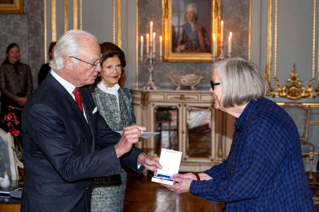 King Carl Gustaf and Queen Silvia award the Prince Eugen Medal, for outstanding artistic achievement, to ceramist Bodil Manz Denmark at Stockholm Palace, Stockholm, Sweden, November 24, 2025 SWEDEN x10050x  Copyright: xPontusxLundahl TTx PRINCE EUGENE MEDAL SWEDEN jRk0zQVSR78