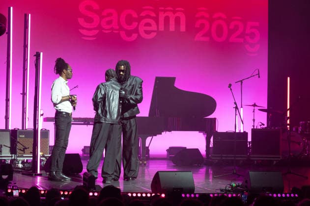 Grands Prix de la Sacem 2025 Ceremony - Paris Damso (Grand prix du rap et de la nouvelle pop) with Tete and Jungeli attending the Grands Prix de la Sacem 2025 Ceremony held at Les folies Bergeres theater, in Paris, France, on November 24, 2025. Photo by Mireille Ampilhac ABACAPRESS.COM Paris France  Copyright: xAmpilhacxMireille ABACAx