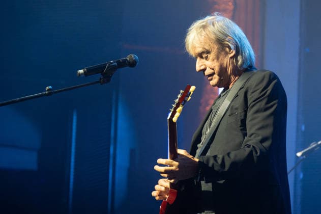 Grands Prix de la Sacem 2025 Ceremony - Paris Jean-Louis Aubert (Grand prix de la chanson francaise, createur-interprete) attending the Grands Prix de la Sacem 2025 Ceremony held at Les folies Bergeres theater, in Paris, France, on November 24, 2025. Photo by Mireille Ampilhac ABACAPRESS.COM Paris France  Copyright: xAmpilhacxMireille ABACAx