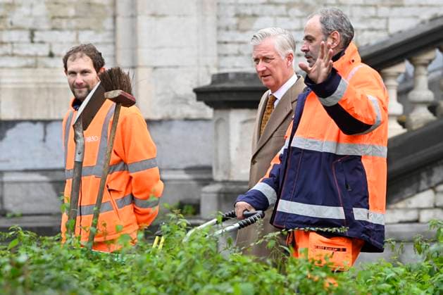 King Philippe visits the municipal depot in Schaerbeek BRUSSELS, BELGIUM - NOVEMBER 25 : King Philippe visits the municipal depot on Avenue Ernest Renan in Schaerbeek. After a short walk around the neighborhood, the King will take part in a round table discussion with municipal and regional officials responsible for public cleanliness, a Schaerbeek public cleanliness worker and representatives of the « Brussel (pou)belle » collective, the « Voltaire-Eenens-Metsys » neighborhood committee and the « Les 40 Comités » umbrella organization on November 25, 2025 in Brussels, Belgium, 25 11 2025 Brussels Belgium  Copyright: xDidierxLebrunx