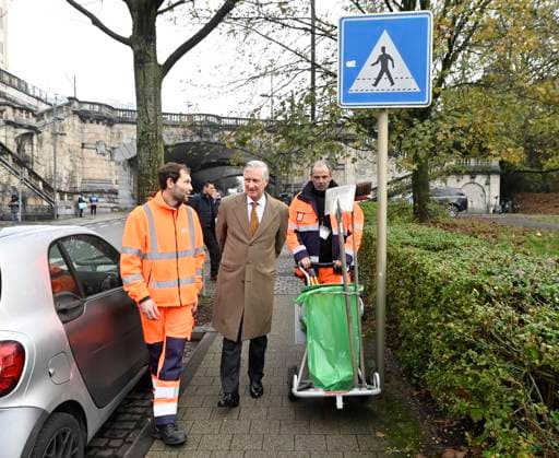 King Philippe visits the municipal depot in Schaerbeek BRUSSELS, BELGIUM - NOVEMBER 25 : King Philippe visits the municipal depot on Avenue Ernest Renan in Schaerbeek. After a short walk around the neighborhood, the King will take part in a round table discussion with municipal and regional officials responsible for public cleanliness, a Schaerbeek public cleanliness worker and representatives of the « Brussel (pou)belle » collective, the « Voltaire-Eenens-Metsys » neighborhood committee and the « Les 40 Comités » umbrella organization on November 25, 2025 in Brussels, Belgium, 25 11 2025 Brussels Belgium  Copyright: xDidierxLebrunx