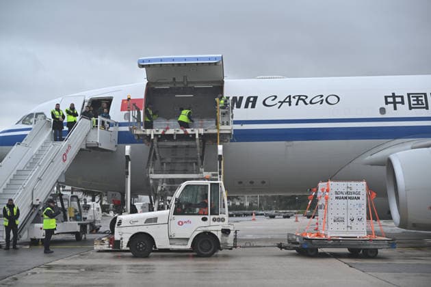The pandas, named Huan Huan and Yuan Zi return to China ROISSY, FRANCE - NOVEMBER 25: After spending 13 years at Beauval Zoo in Loir-et-Cher, Centre-Val de Loire, in central France, the female panda Huan Huan and the male panda Yuan Zi are being sent back to China on a cargo plane from Roissy–Charles de Gaulle Airport near Paris, France on November 25, 2025. Mustafa Yalçin Anadolu Roissy France. Editorial use only. Please get in touch for any other usage.  Copyright: x2025xAnadoluxMustafaxYalcÄ±nx
