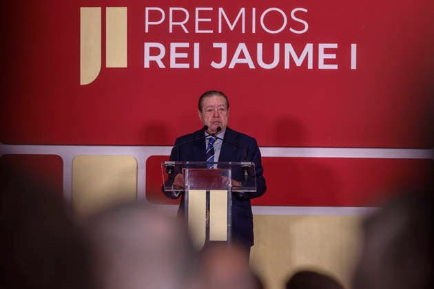 Felipe VI presides the delivery of the 37th Edition of the Rei Jaume I Awards The president of the Valencian Foundation of Advanced Studies, Vicente Boluda, during his speech at the 37th Edition of the Rei Jaume I Awards, on November 25, 2025, in Valencia, Valencian Community Spain The Rei Jaume I Awards recognize the scientific or business career of people who have achieved excellence in their field and have developed most of their professional career in Spain 25 NOVEMBER 2025 Valencia, Valencian Community Valencia, Valencian Community Spain  Copyright: xRoberxSolsonax 7124610