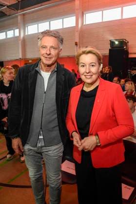 ABB Joerg Pilawa with Franziska Giffey as guests at the celebration of 30 years of Die Arche on 25 11 2025 in Berlin The association Die Arche Christliches Kinder und Jugendwerk e V was founded in 1995 in Berlin Hellersdorf, which is committed to combating child poverty in Germany Berlin Germany