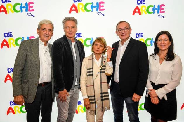 ABB Dieter Hermann Joerg Pilawa Uschi Glas Bernd Siggelkow Senator for Education Katharina Guenther Wuensch as a guest at the celebration of 30 years of Die Arche on 25 11 2025 in Berlin The association Die Arche Christliches Kinder und Jugendwerk e V the association was founded in 1995 in Berlin Hellersdorf, which is committed to combating child poverty in Germany Berlin Germany