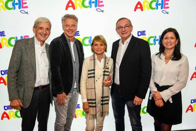 ABB Dieter Hermann Joerg Pilawa Uschi Glas Bernd Siggelkow Senator for Education Katharina Guenther Wuensch as a guest at the celebration of 30 years of Die Arche on 25 11 2025 in Berlin The association Die Arche Christliches Kinder und Jugendwerk e V the association was founded in 1995 in Berlin Hellersdorf, which is committed to combating child poverty in Germany Berlin Germany