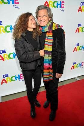ABB Florian Langenscheidt with his wife Miriam as guests at the celebration of 30 years of Die Arche on 25 11 2025 in Berlin The association Die Arche Christliches Kinder und Jugendwerk e V was founded in 1995 in Berlin Hellersdorf, which is committed to combating child poverty in Germany Berlin Germany