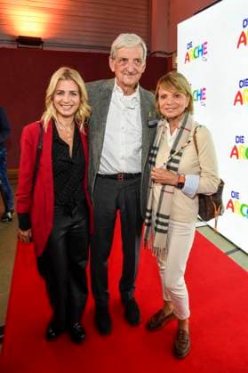 ABB Susan Sideropoulos with Dieter Hermann with wife Uschi Glas Couple Actress as guests at the celebration of 30 years of Die Arche on 25 11 2025 in Berlin The association Die Arche Christliches Kinder und Jugendwerk e V the association was founded in 1995 in Berlin Hellersdorf, which is committed to fighting child poverty in Germany Berlin Germany
