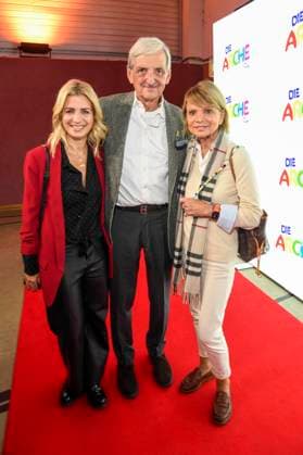 ABB Susan Sideropoulos with Dieter Hermann with wife Uschi Glas Couple Actress as guests at the celebration of 30 years of Die Arche on 25 11 2025 in Berlin The association Die Arche Christliches Kinder und Jugendwerk e V the association was founded in 1995 in Berlin Hellersdorf, which is committed to fighting child poverty in Germany Berlin Germany